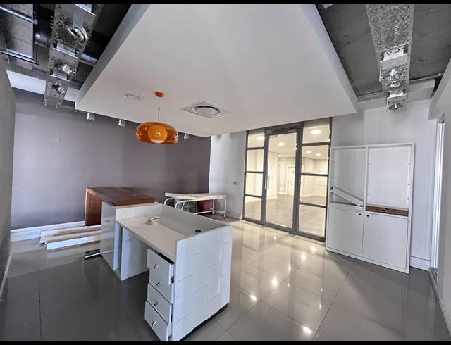 305M² OFFICE TO LET IN SEA POINT